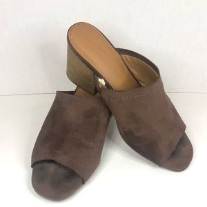 Universal Thread Women's Norelle Microsuede Heels